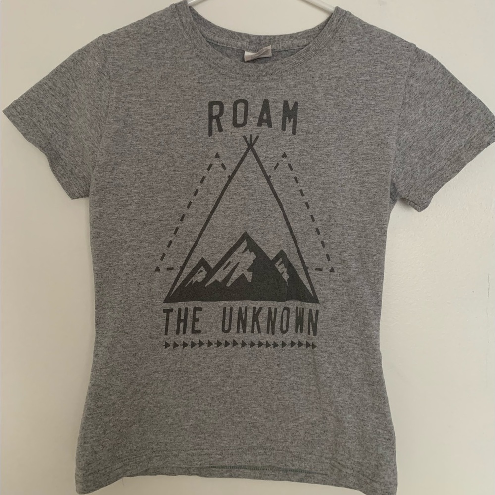 T-shirt color grey